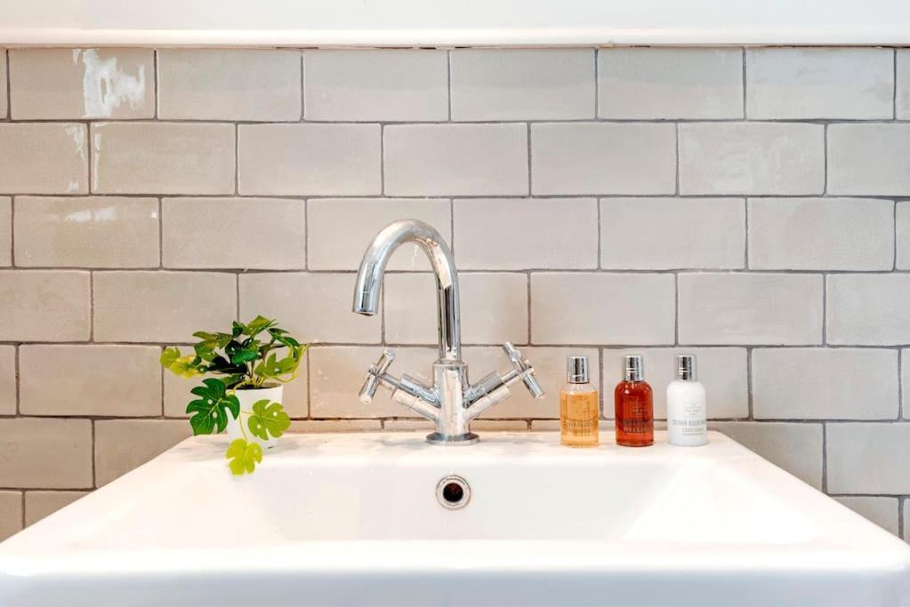 Contemporary Clapham Living Appartement Londen Buitenkant foto
